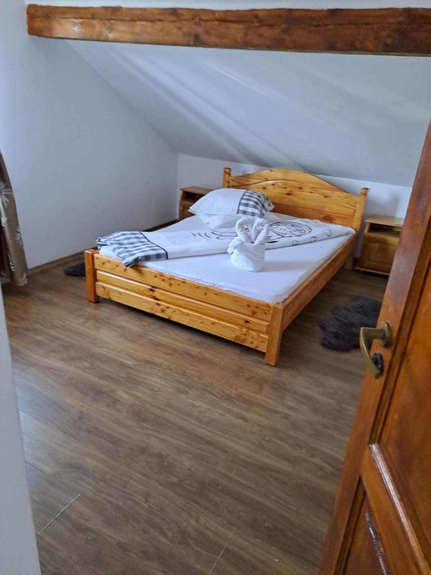 Hotel Casa Cristalul Muntilor Poiana Mărului Esterno foto