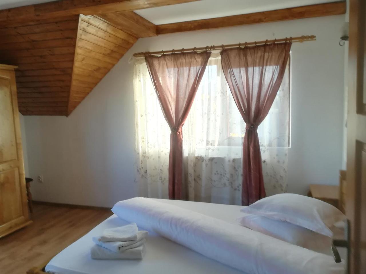 Hotel Casa Cristalul Muntilor Poiana Mărului Esterno foto